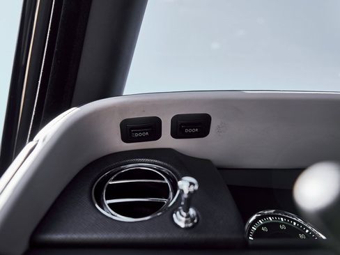 Used 2023 Rolls-Royce Cullinan image 58