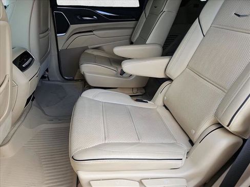 Used 2023 Cadillac Escalade Premium Luxury image 20