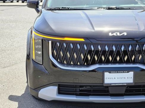 New 2026 Kia Carnival LXS FWD image 2