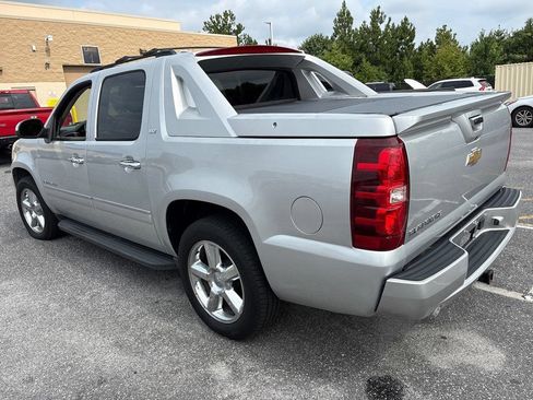 Used 2011 Chevrolet Avalanche LTZ AWD/4WD image 5