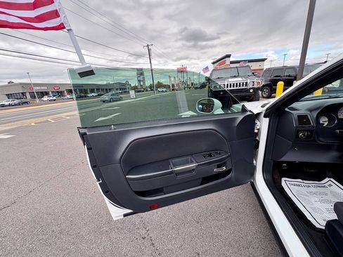 Used 2012 Dodge Challenger R/T w/ Electronics Convenience Group image 18