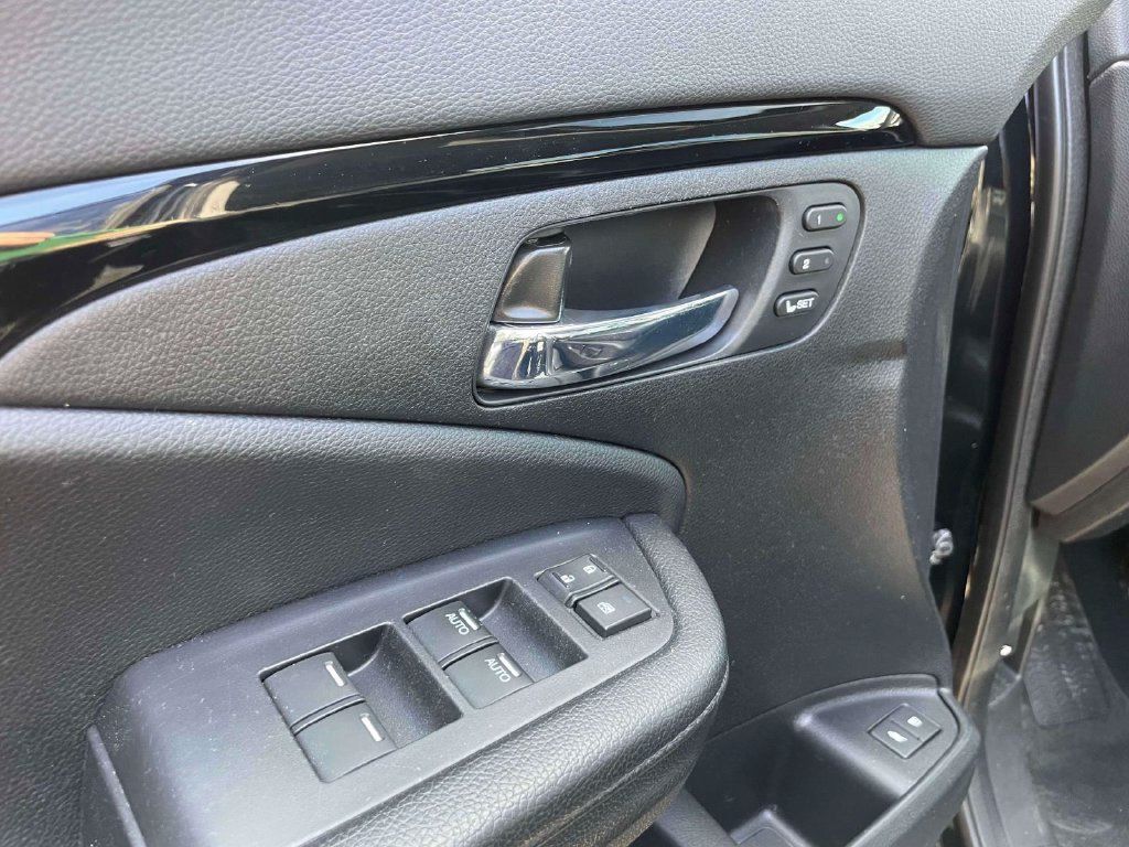 Used 2016 Honda Pilot Touring image 15