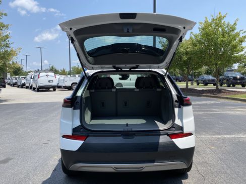 Used 2023 Chevrolet Bolt EUV Premier FWD image 11