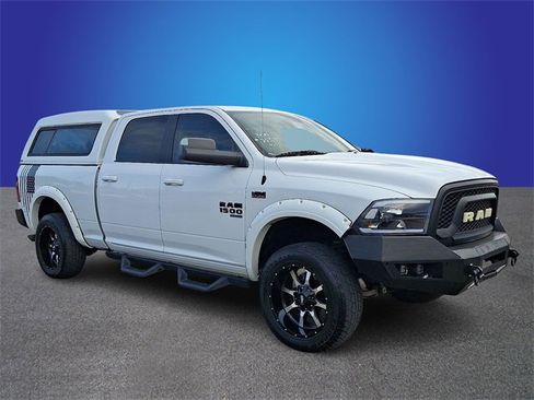 Used 2019 RAM 1500 Classic SLT image 3