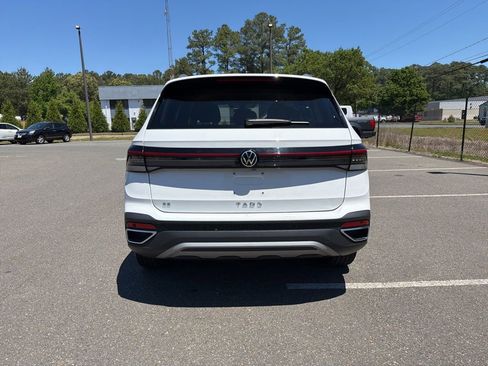 Used 2025 Volkswagen Taos SE FWD image 6