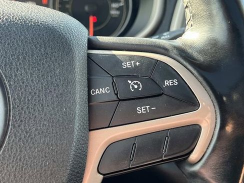 Used 2016 Jeep Cherokee Limited AWD/4WD image 26