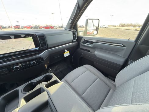 New 2026 GMC Sierra 3500 SLE w/ SLE Value Package image 19