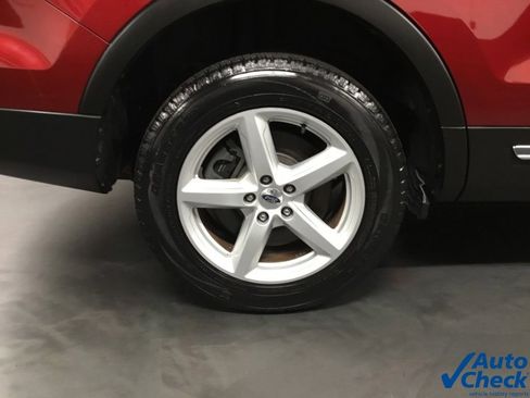 Used 2017 Ford Explorer XLT image 18