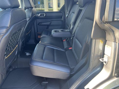 Used 2024 Ford Bronco Badlands w/ Sasquatch Package AWD/4WD image 9