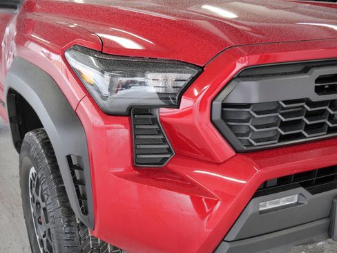 Used 2024 Toyota Tacoma TRD Off-Road image 17
