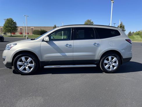 Used 2016 Chevrolet Traverse LT w/ Style and Technology Package AWD/4WD image 2