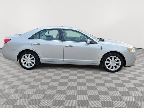Used 2010 Lincoln MKZ image 4