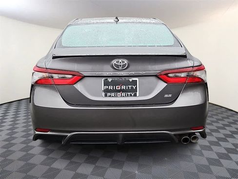 Used 2023 Toyota Camry SE image 5