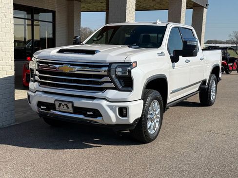 Used 2024 Chevrolet Silverado 2500 High Country w/ Technology Package image 11
