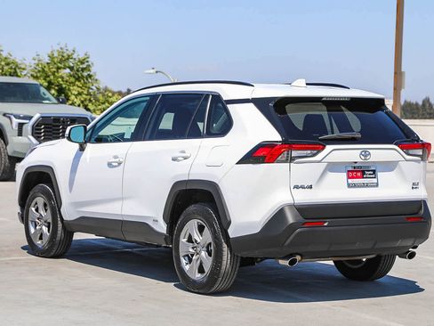 Used 2025 Toyota RAV4 XLE AWD/4WD image 7