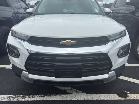 Used 2023 Chevrolet TrailBlazer LT AWD/4WD image 2