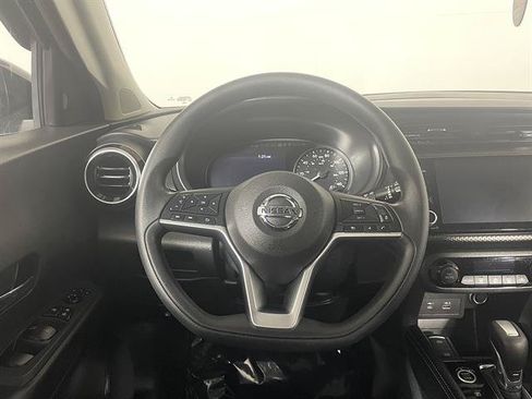 Used 2021 Nissan Kicks SV FWD image 13