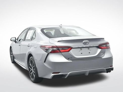 Used 2022 Toyota Camry SE FWD image 9