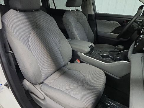 Used 2020 Toyota Highlander L AWD/4WD image 14