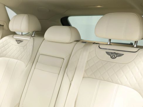 Used 2019 Bentley Bentayga AWD/4WD image 61