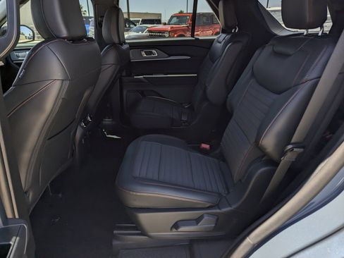 New 2026 Ford Explorer ST-Line w/ ST-Line Street Pack RWD image 8