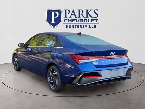 Used 2025 Hyundai Elantra Limited FWD image 31