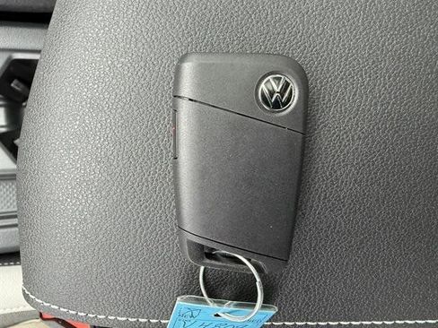 New 2025 Volkswagen Taos SE image 30