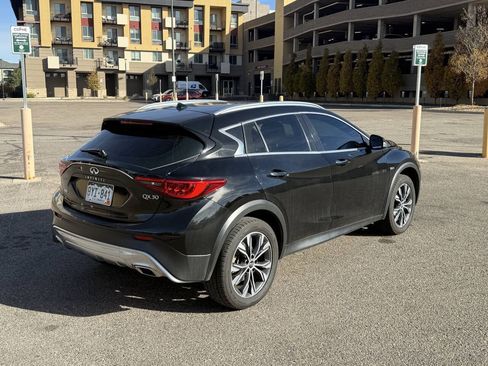 Used 2017 INFINITI QX30 AWD image 7