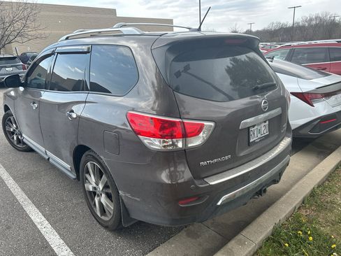 Used 2015 Nissan Pathfinder Platinum w/ Cargo Package image 10