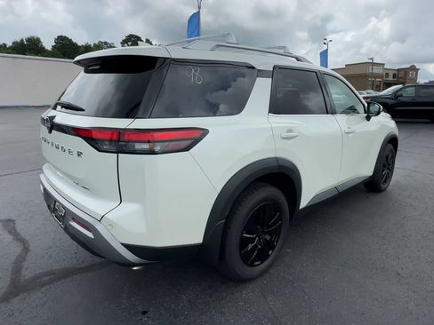 Used 2023 Nissan Pathfinder SL AWD/4WD image 8