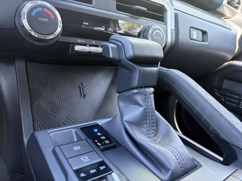 Used 2025 Toyota Tacoma SR5 AWD/4WD image 20