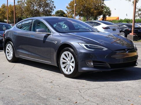 Used 2017 Tesla Model S 75 image 2