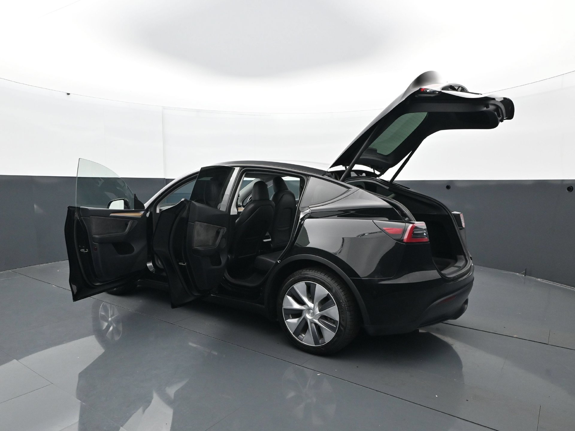Used 2023 Tesla Model Y Long Range AWD/4WD image 32