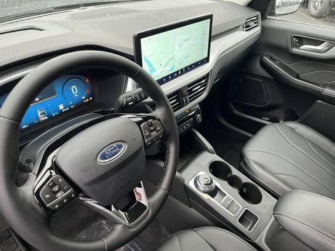 New 2026 Ford Escape SE w/ PHEV Premium Package FWD image 8