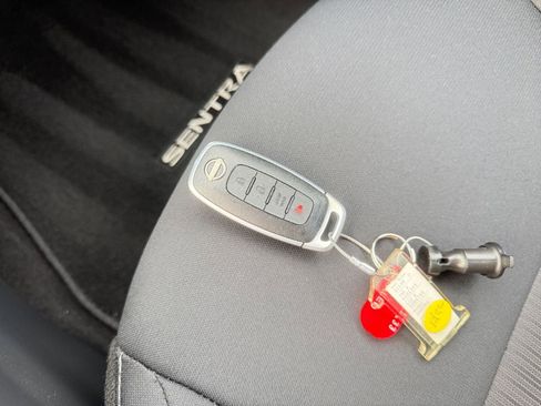 Used 2025 Nissan Sentra SV image 22