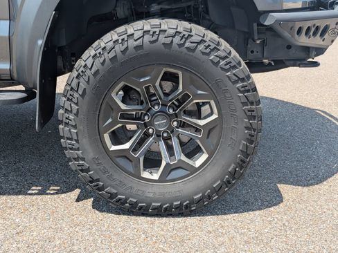 Used 2019 Ford F150 Raptor w/ Equipment Group 802A Luxury AWD/4WD image 31