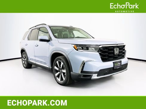 Used 2024 Honda Pilot Touring image 1