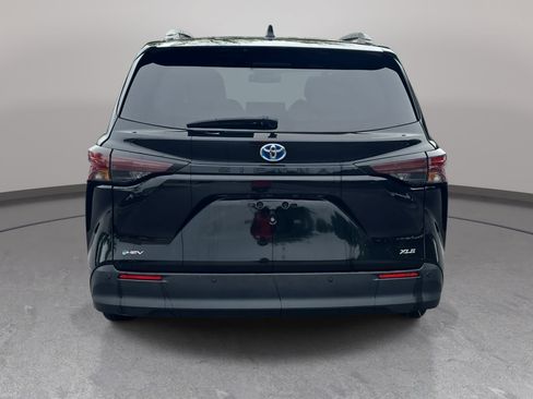 Used 2025 Toyota Sienna XLE FWD image 6