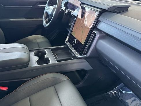 Used 2024 GMC Acadia AT4 w/ Super Cruise Package image 20