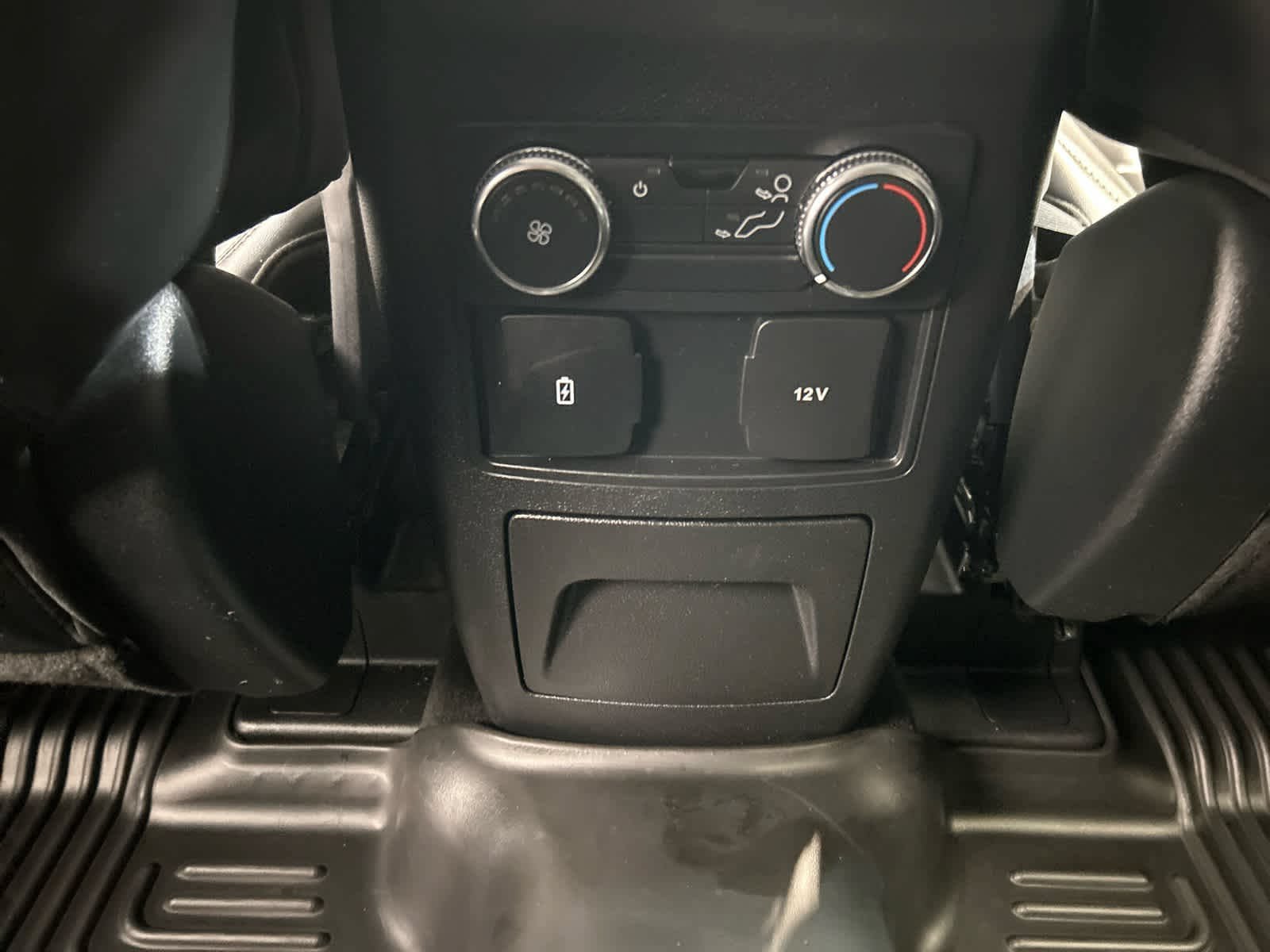 Used 2022 Ford Explorer XLT w/ Equipment Group 202A AWD/4WD image 13
