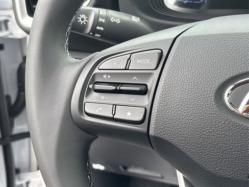 Certified 2025 Hyundai Venue SEL image 21