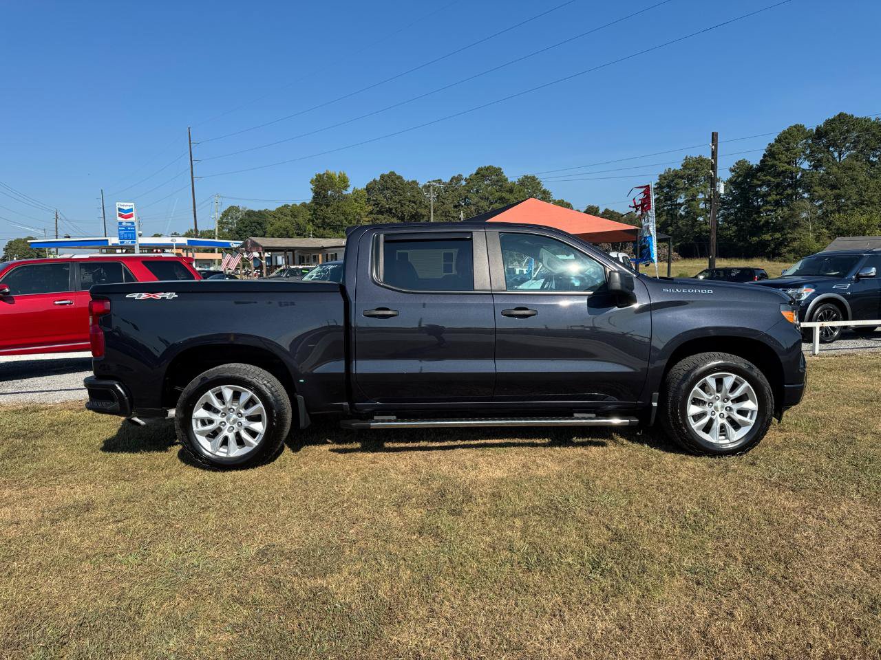 Used 2023 Chevrolet Silverado 1500 Custom AWD/4WD image 2