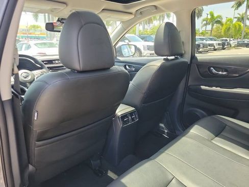 Used 2018 Nissan Rogue SL w/ Premium Package FWD image 9