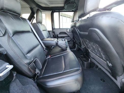 Used 2021 Jeep Wrangler Unlimited Rubicon AWD/4WD image 10