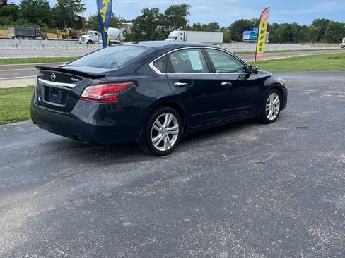 Used 2013 Nissan Altima 3.5 SL w/ Technology Pkg FWD image 5