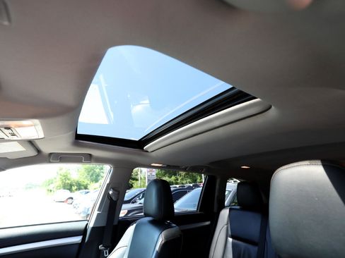 Used 2019 Toyota Highlander XLE image 21