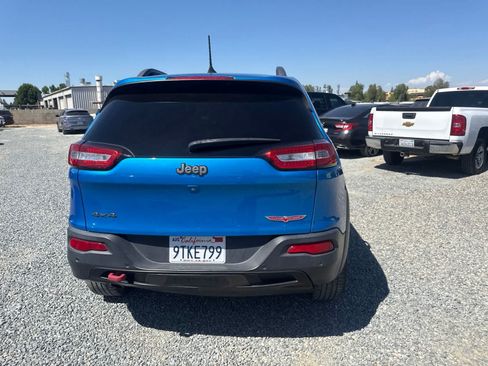 Used 2018 Jeep Cherokee Trailhawk w/ Comfort/Convenience Group AWD/4WD image 6