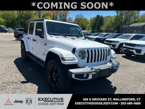 Used 2023 Jeep Wrangler Unlimited Sahara w/ Cold Weather Group AWD/4WD image 2