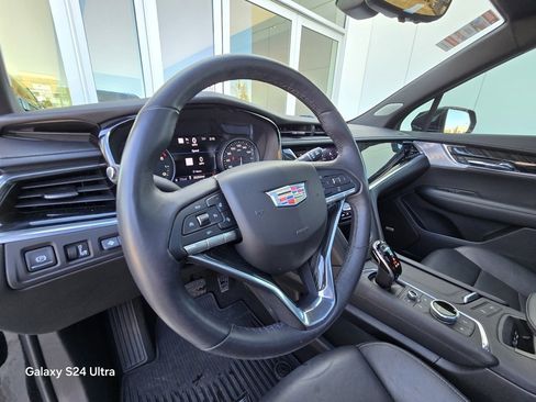 Used 2020 Cadillac XT6 Premium Luxury image 12