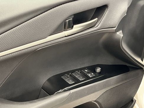 Used 2025 Toyota Camry SE image 13